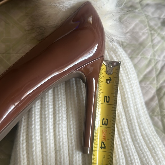 (NWOT) GUESS Shinny Heels - Picture 9 of 9